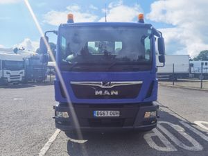 2017 MAN TGM 15.250,  DROPSIDE WITH HMF 1120 CRANE - Image 2