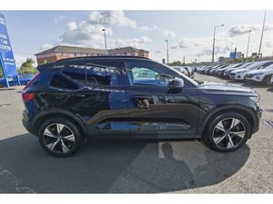 Volvo XC40 1.5 RECHARGE T4 R-DESIGN - FINANCE AVAI - Image 4