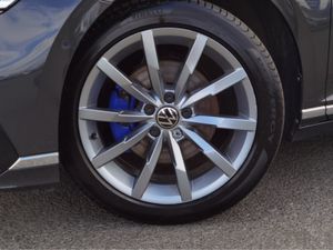 Volkswagen Passat 1.4 GTE ADVANCE DSG **HUGE SPEC! - Image 3