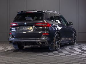 212 BMW X5 X-Drive 45e M-Sport - Image 3