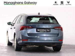 Skoda Octavia COMBI STYLE 2.0TDI 115HP AUTO - Image 4