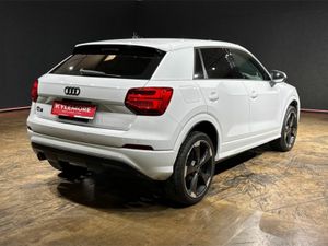 Audi Q2 1.0 TFSI AUTOMATIC RED INTERIOR - Image 4
