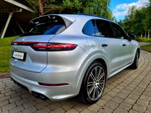 Porsche Cayenne 3.0 Platinium Edition E-hybrid - Image 3