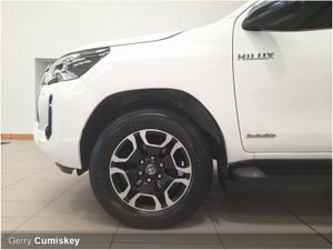 Toyota HiLux Invincible D-4d 4WD - Image 2