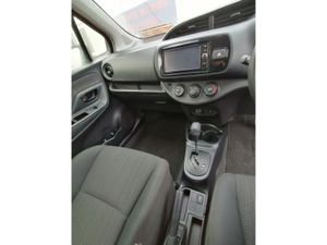Toyota Yaris AUTO - Image 3
