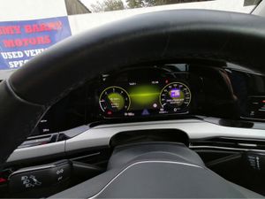 Volkswagen Golf LIFE 2.0 TDI 115HP 5DR - Image 4