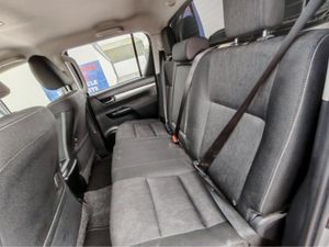 Toyota Hilux ICON D-4D 4WD DCB - Image 3