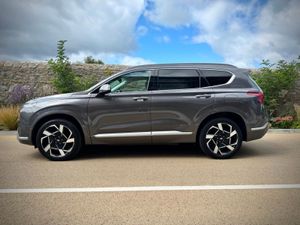 Hyundai Santa Fe 1.6 Phev 4WD Executive Plus Auto - Image 4