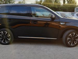 2017 Mitsubishi Outlander Low Milage-mint conditio - Image 3