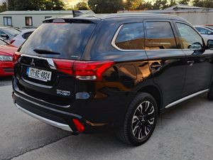 2017 Mitsubishi Outlander Low Milage-mint conditio - Image 4