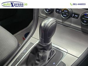 Volkswagen Golf 1.2 TSI PREMIUM EDITION Automatic, - Image 4