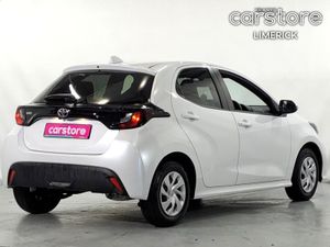Toyota Yaris 1.0 PET Auto 5DR - Image 3