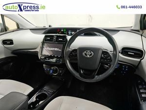 Toyota Prius 1.8 PHV A PREMIUM Automatic, Reversin - Image 4