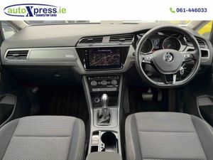 Volkswagen Touran 2.0 TDI Automatic, Reversing cam - Image 2