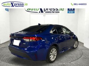 Toyota Corolla 1.8 HYBRID S Automatic, Reversing c - Image 3