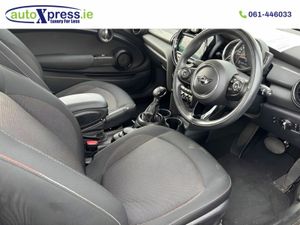 Mini Cooper 1.5 Automatic, Reversing camera, Low m - Image 2