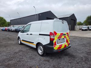 Ford Transit Courier - Image 3