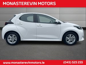 Toyota Yaris HYBRID LUNA 4DR AUTO - APPLE CARPLAY - Image 4