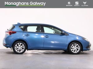 Toyota Auris 1.4 D-4D LUNA 4DR - Image 3