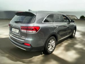 Kia Sorento Platinum 2WD 2.2 - Image 4