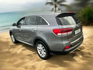 Kia Sorento Platinum 2WD 2.2 - Image 2