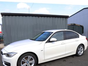 BMW 320i - Image 2