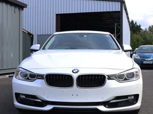 BMW 320i - Image 2