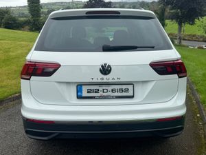 Volkswagen Tiguan 2021 2.0 tdi manual - Image 2
