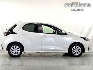 Toyota Yaris Hybrid - Image 2