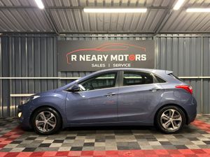 2015 152 Hyundai i30 1.6 Diesel Deluxe - Image 4