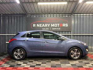 2015 152 Hyundai i30 1.6 Diesel Deluxe - Image 3