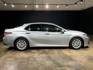Toyota Camry 2.5 HYBRID AUTOMATIC - REVERSE CAMERA - Image 3