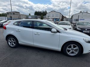 volvo v40 2014 white 1.6L - Image 4