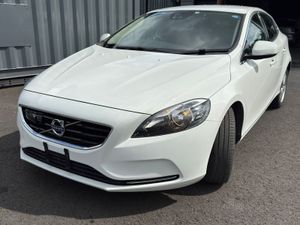 volvo v40 2014 white 1.6L - Image 3