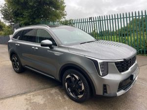 Kia Sorento 242 Phev PE 7S 4WD TOP Spec AS New - Image 2