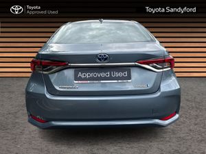 Toyota Corolla HYBRID LUNA AUTO SALOON // TOYOTA S - Image 4
