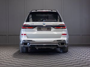 2023 BMW X7 X-Drive 40d M-Sport 2 Seat Commercial - Image 4