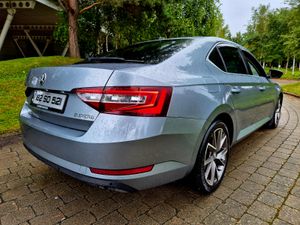 Skoda Superb 2.0Tdi Executive Leather interior - Image 3