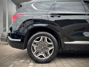 Hyundai Santa Fe 1.6 Phev 4WD Executive Plus Auto - Image 4