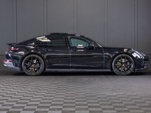 2024 Porsche Panamera 4 V6 E-Hybrid - Image 2