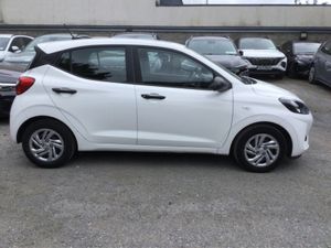 Hyundai i10 Classic 5DR - Only 21 000 Km - Warran - Image 2
