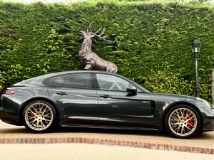 Porsche Panamera 10 YEAR ANNIVERSARY FULLY LOADED - Image 3