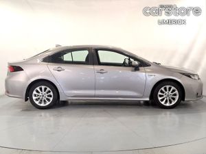 Toyota Corolla 1.8 Hybrid Luna Saloon - Image 2