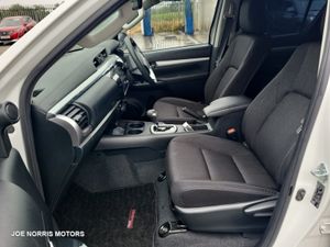 Toyota Hilux 2.4 DIESEL 4X4 CREW CAB AUTOMATIC - Image 4