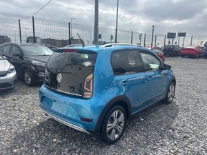 VOLKSWAGEN CROSS UP! - Image 4