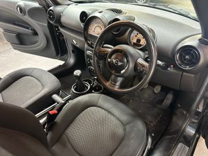 Mini Countryman 1.6 L 5-door diesel very low miles - Image 4