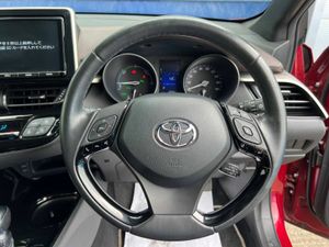 Toyota C-HR 1.8 HYBRID AUTO // ADAPTIVE CRUISE CON - Image 4
