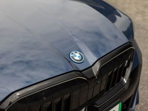 BMW i5 Edrive40 Touring M Sport Pro - Image 4