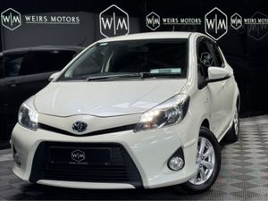 Toyota Yaris HYBRID LUXURY 4DR AUTO / ONE OWNER IR - Image 2