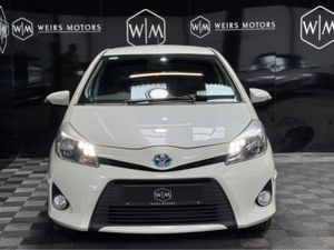 Toyota Yaris HYBRID LUXURY 4DR AUTO / ONE OWNER IR - Image 4